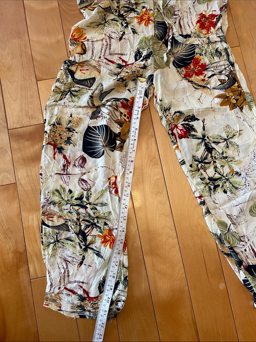 M. Alluring. V-Neck Jumpsuit — Cream Tropical Print. NWOT - Picture 6 of 7